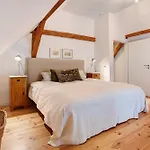 Semesterbostad Peene Hus *